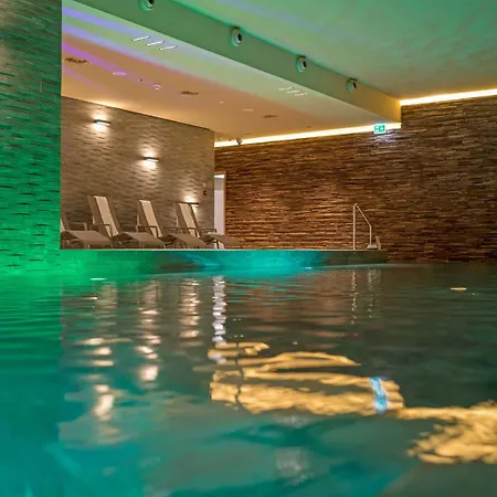 Peaks Place Apartment-hotel & Spa-3 By Interhome