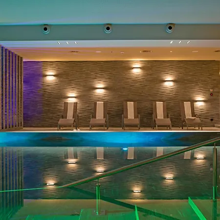 Peaks Place Apartment-hotel & Spa-3 By Interhome 락스